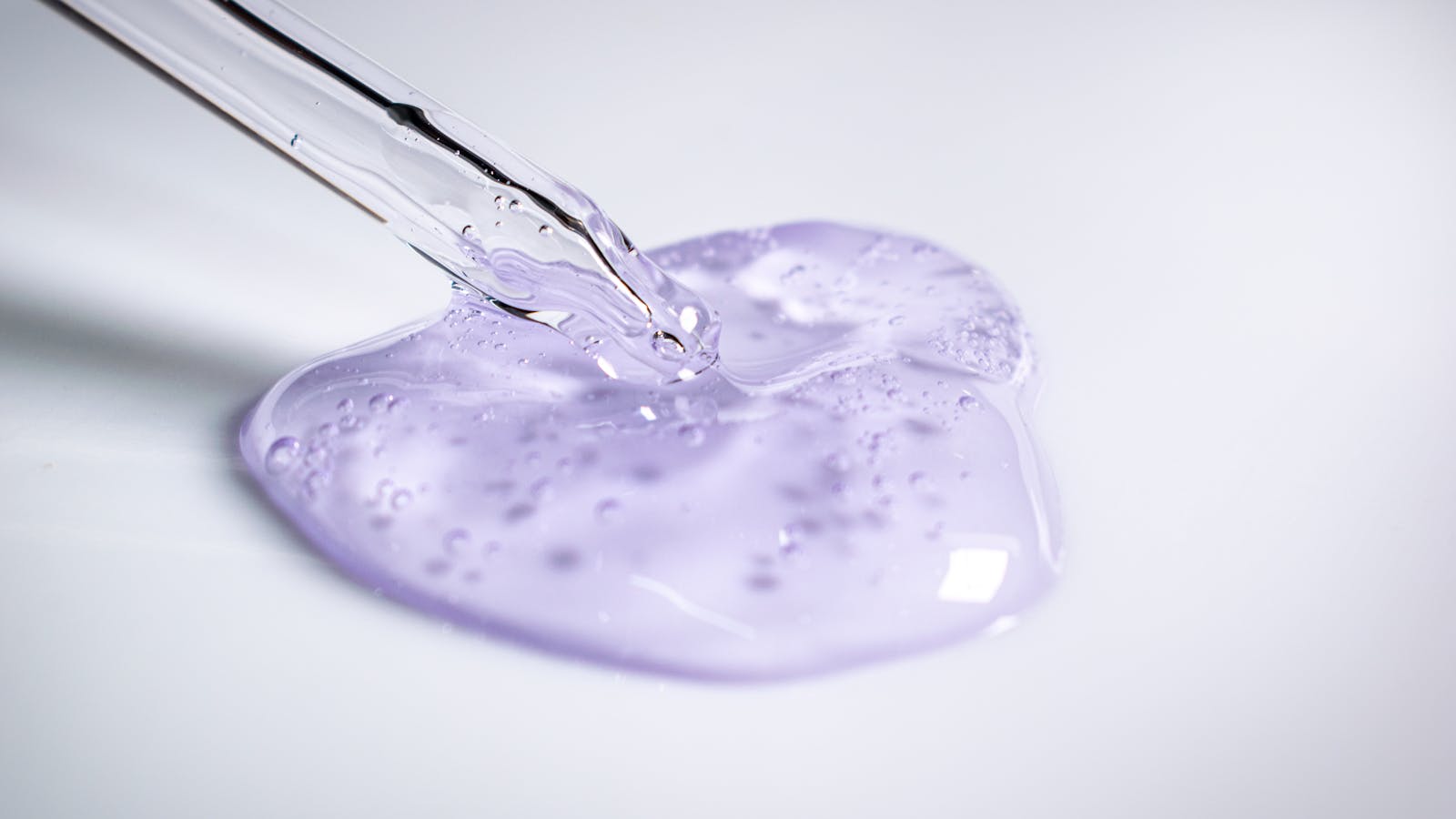Perturbatori endocrini în cosmetice: ghid pentru cititorul prudent