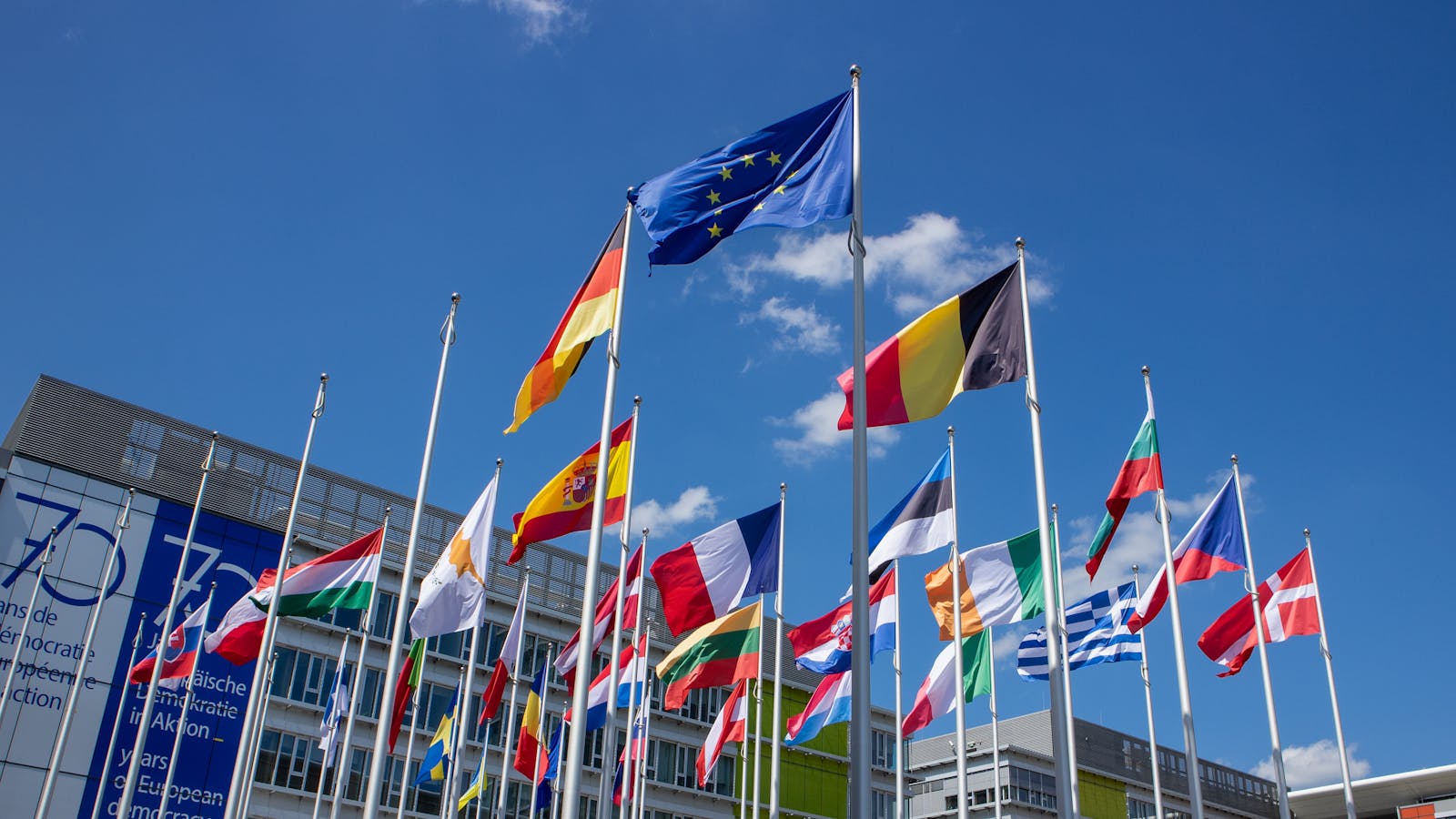 Reglementări de skincare europene vs. globale